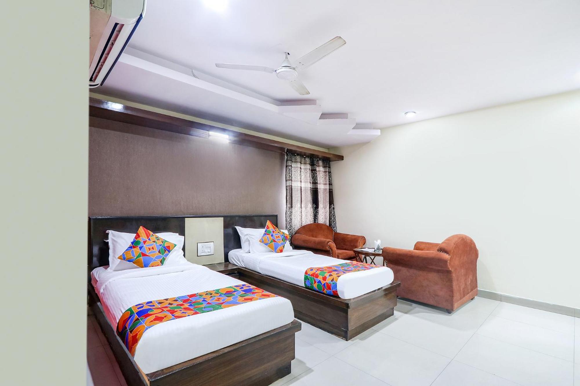 Fabhotel Royal Residency II - Nr Lakdikapul Metro Station Хайдарабад Экстерьер фото