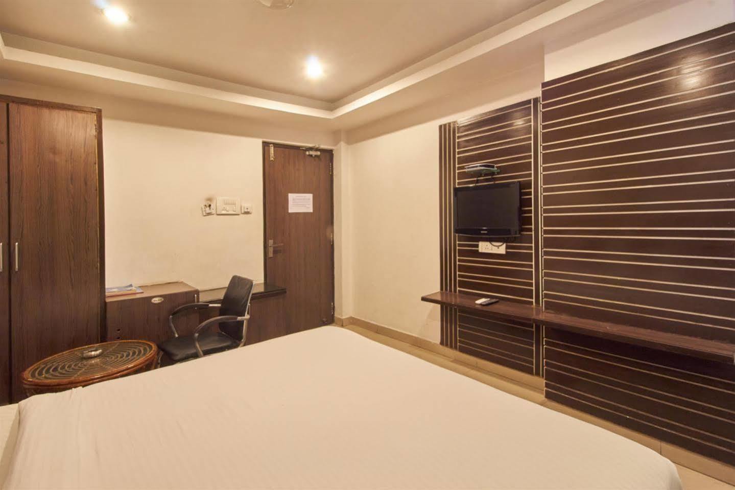 Fabhotel Royal Residency II - Nr Lakdikapul Metro Station Хайдарабад Экстерьер фото