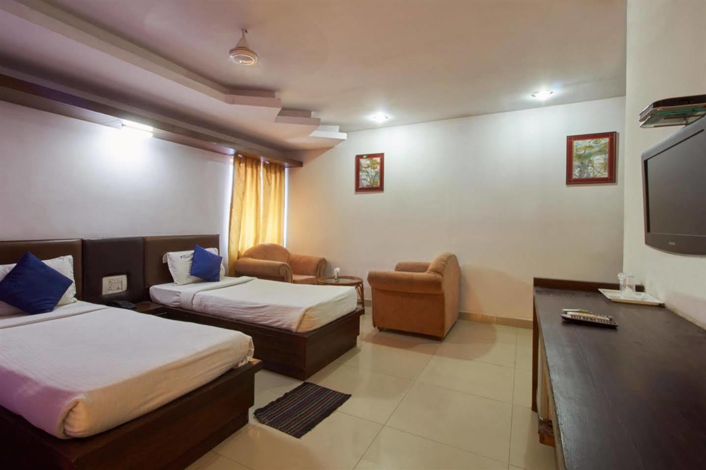 Fabhotel Royal Residency II - Nr Lakdikapul Metro Station Хайдарабад Экстерьер фото