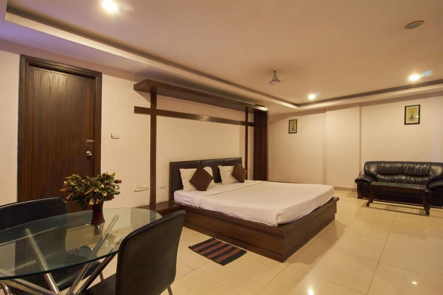 Fabhotel Royal Residency II - Nr Lakdikapul Metro Station Хайдарабад Экстерьер фото