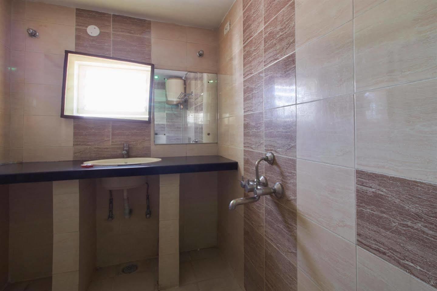 Fabhotel Royal Residency II - Nr Lakdikapul Metro Station Хайдарабад Экстерьер фото